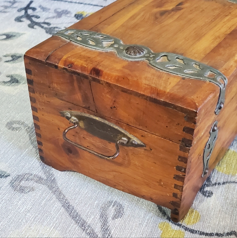 McGraw Company Wooden Keepsake  Box with Metal Accents VINTAGE - Picture 8 of 8
